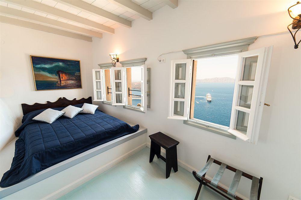 Cori Rigas Suites Фира Екстериор снимка