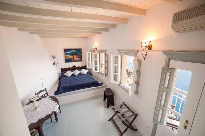 Cori Rigas Suites Фира Екстериор снимка