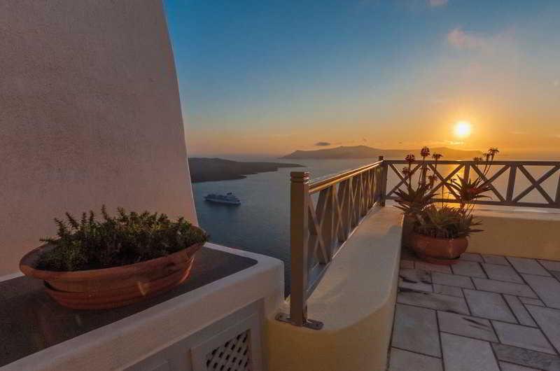 Cori Rigas Suites Фира Стая снимка