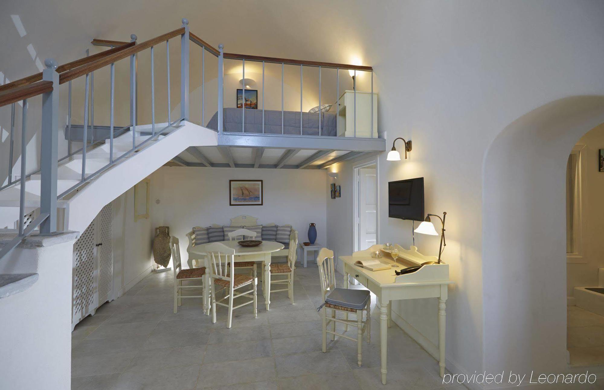 Cori Rigas Suites Фира Екстериор снимка