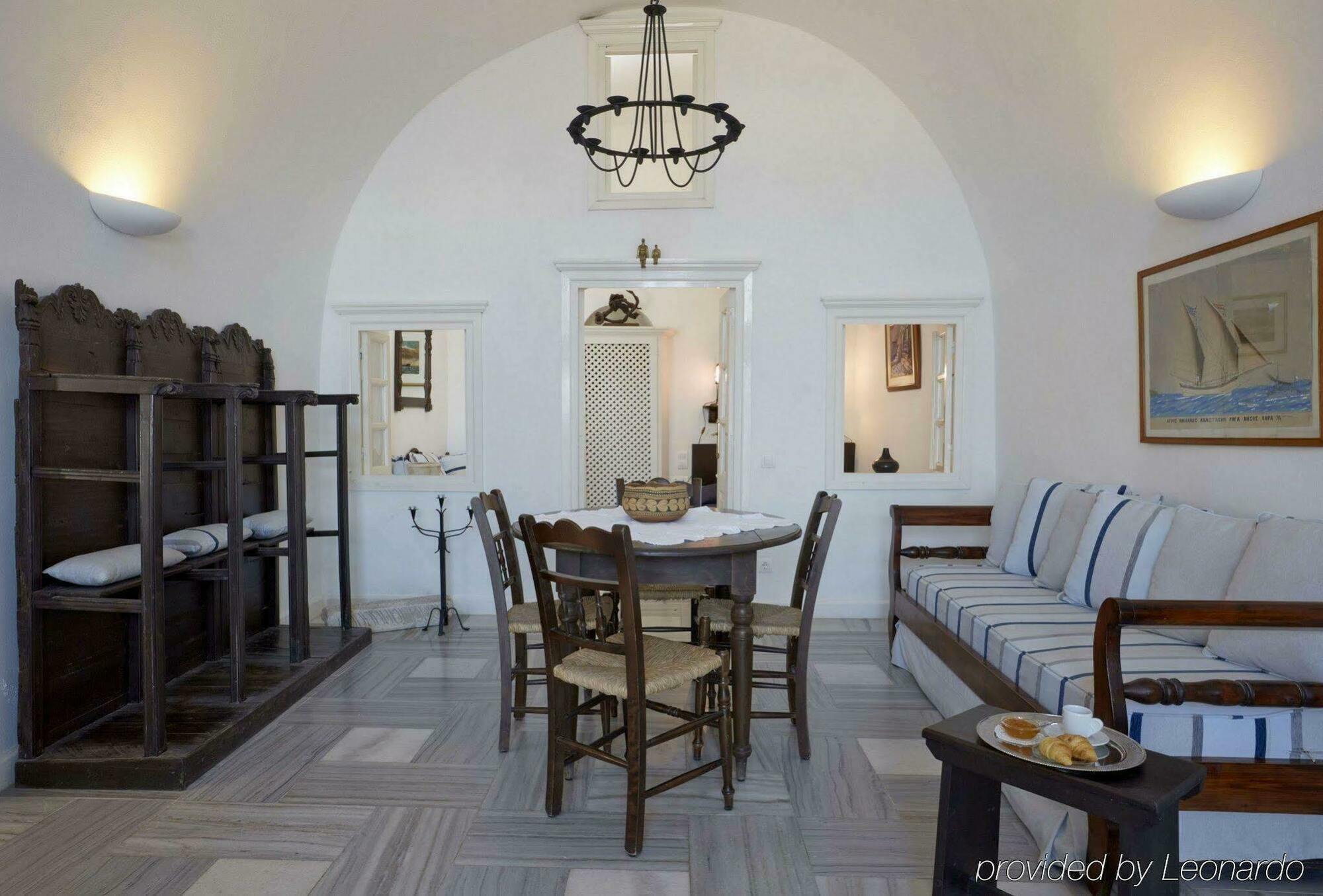 Cori Rigas Suites Фира Екстериор снимка